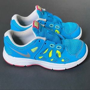 NIKE GIRLS TENNIS SHOES SIZE 12c